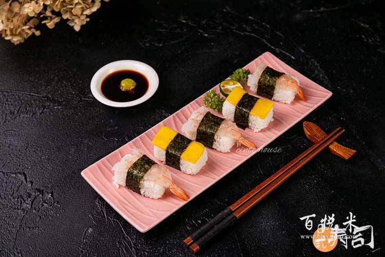 请问做寿司有简单的方法吗?做法难不难?